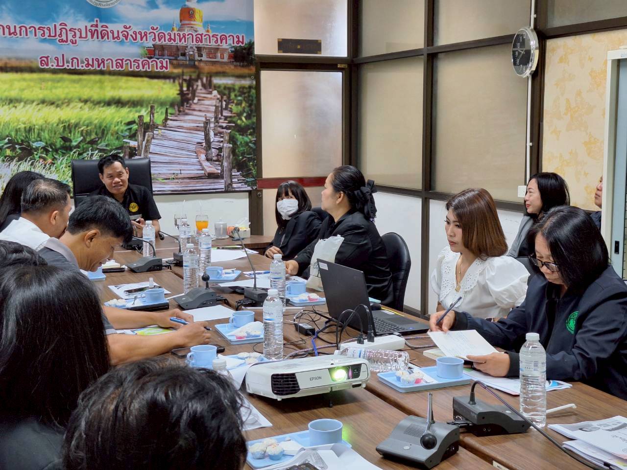 title - ผู้ตรวจราชการ ส.ป.ก. ประชุมตรวจราชการและติดตามความก้าวหน้าผลการดำเนินงานตามแผนการตรวจราชการของผู้ตรวจราชการสำนักงานการปฏิรูปที่ดินเพื่อเกษตรกรรม ประจำปีงบประมาณ พ.ศ. 2569 รอบที่ 1 เขตตรวจราชการที่ 12 จังหวัดมหาสารคาม 